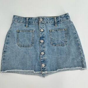 Abercrombie & Fitch Lightwash Denim Full Button Front Raw Hem Mini Skirt Sz 0/25